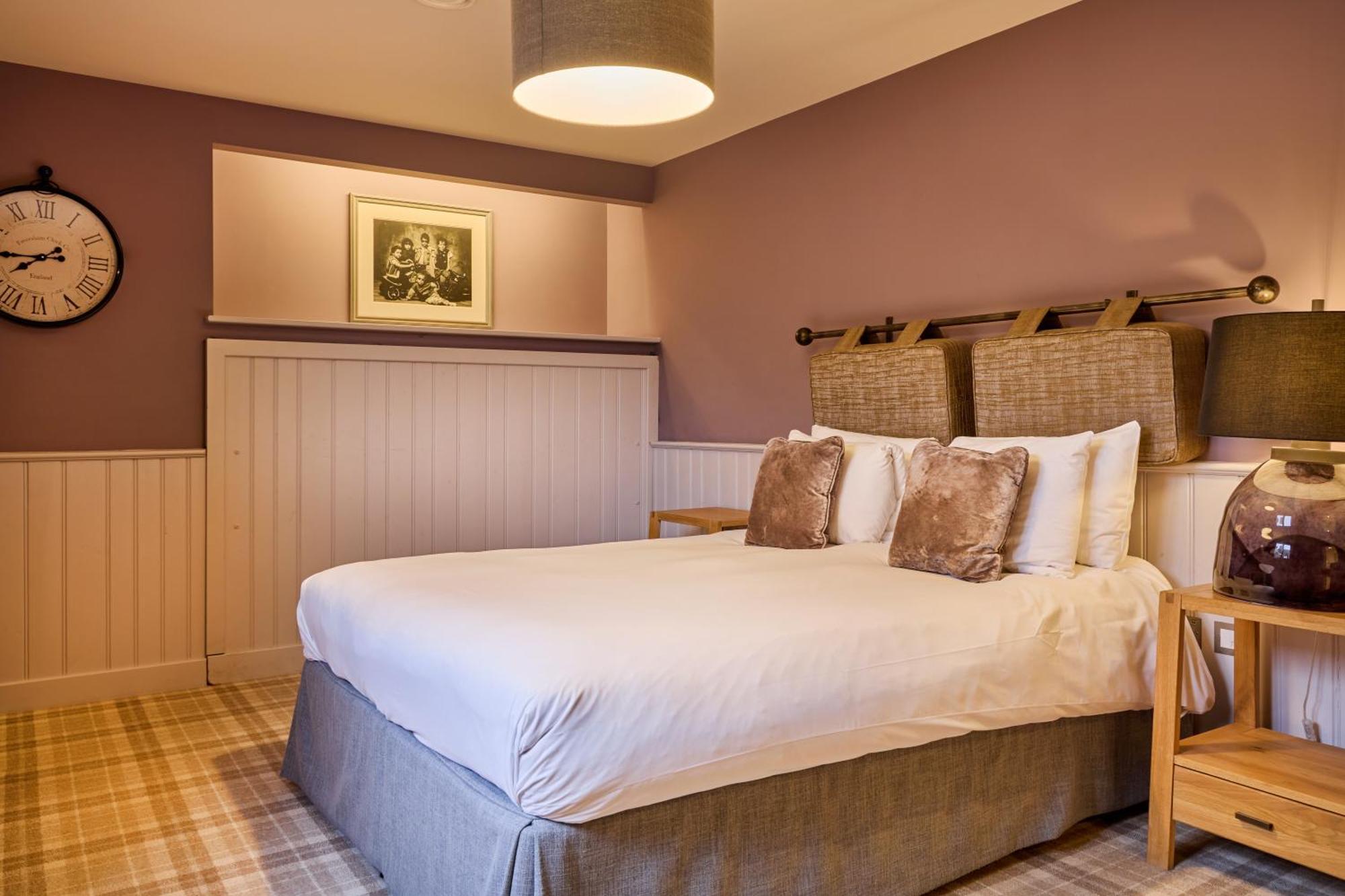 Hotel The Harcourt Arms Stanton Harcourt Pokój zdjęcie A bedroom at The Swan