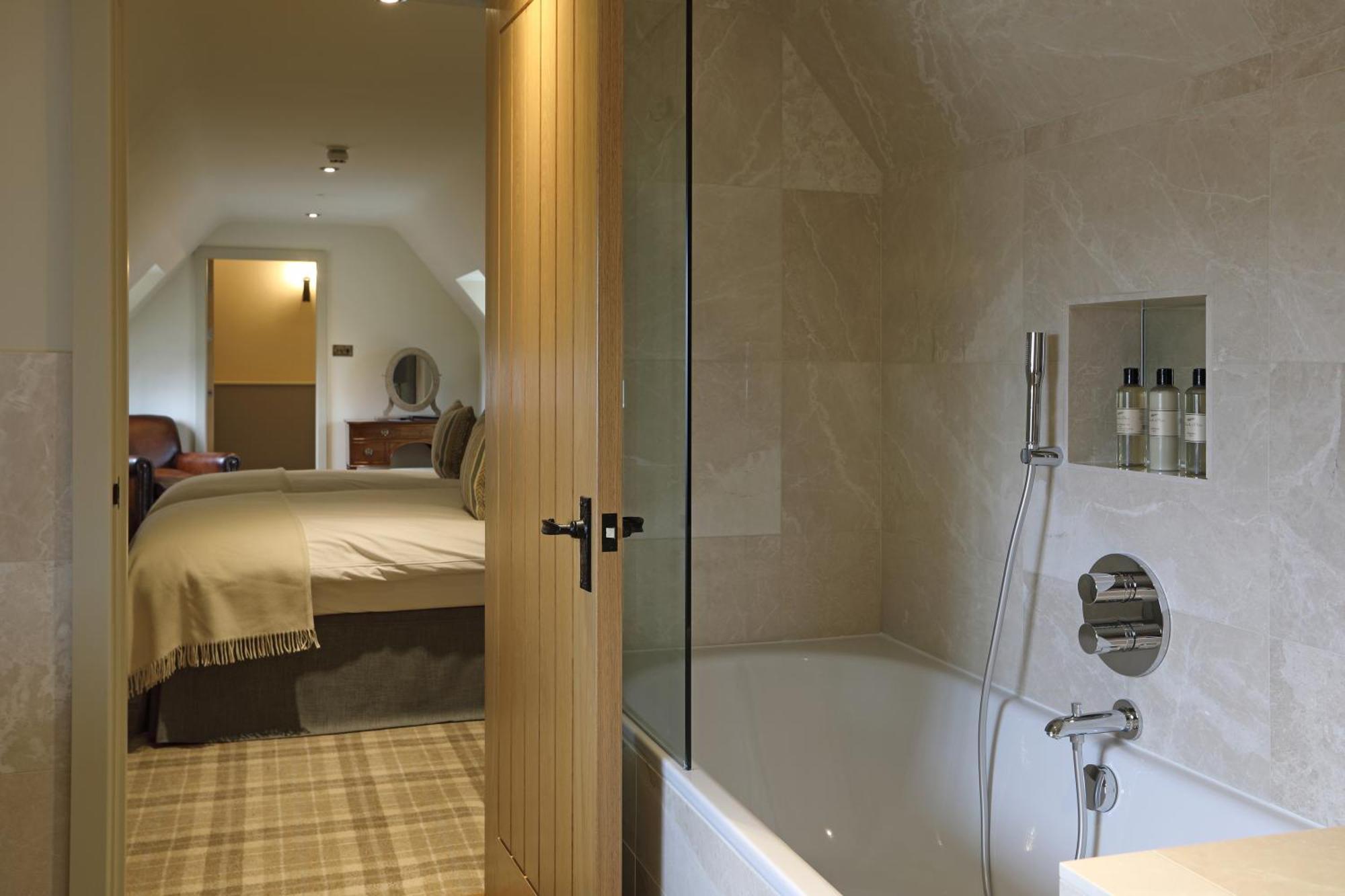 Hotel The Harcourt Arms Stanton Harcourt Pokój zdjęcie A bathroom in a hotel