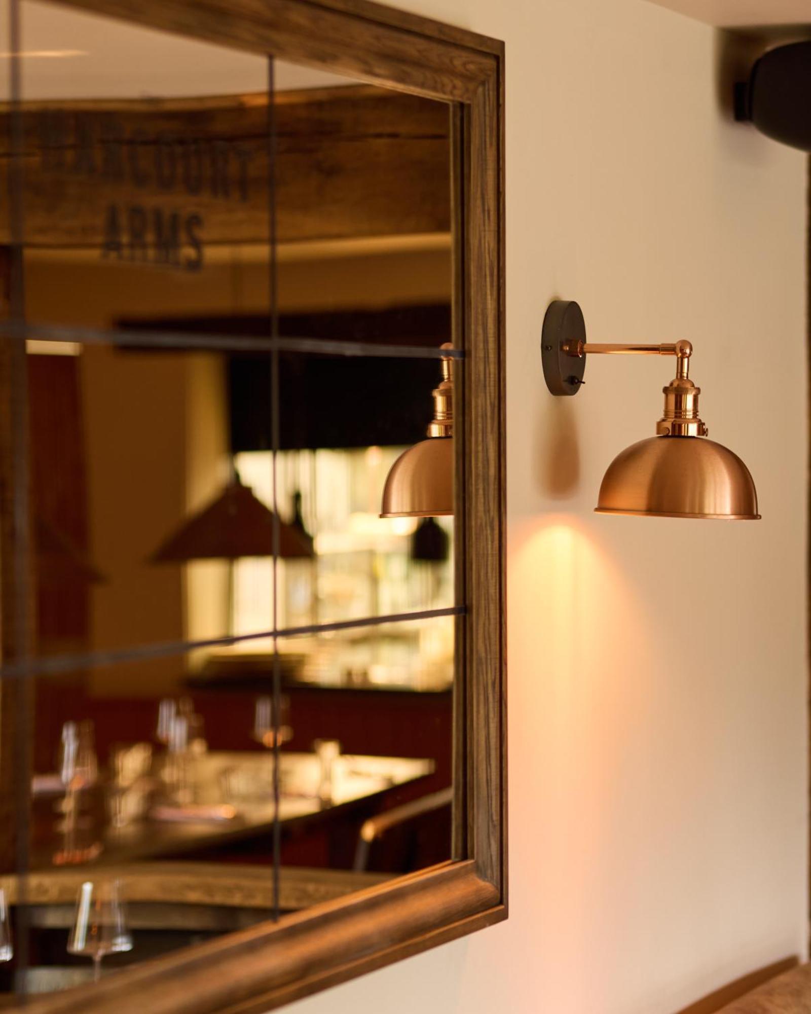 Hotel The Harcourt Arms Stanton Harcourt Zewnętrze zdjęcie A wall light